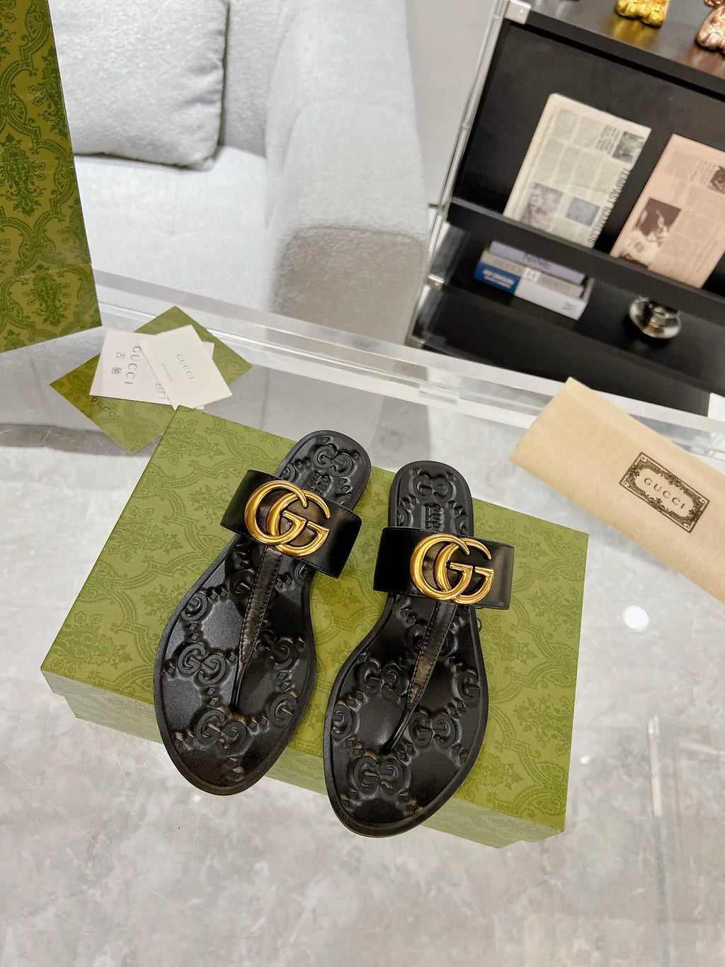 Men and Women Slippers B89550