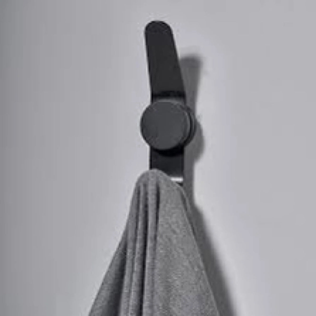 Black Puck Hook R766