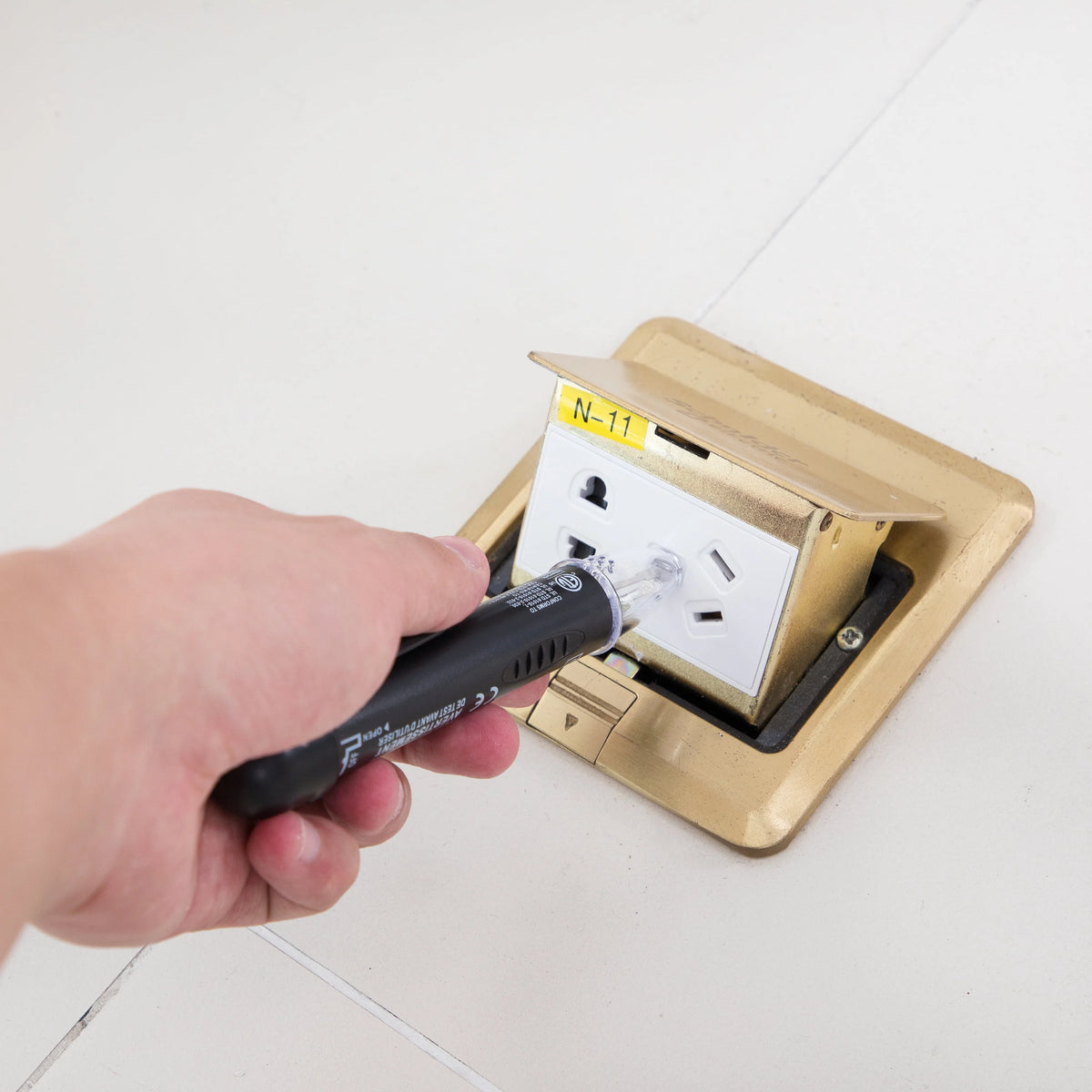 Non-Contact Voltage Sensor Q812