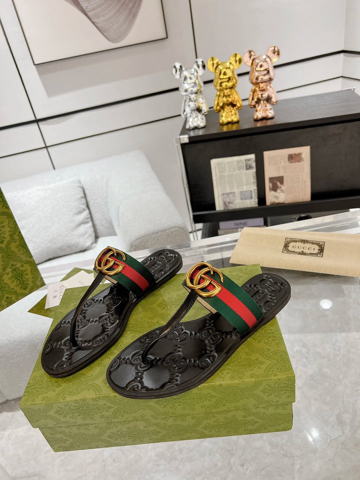 Men and Women Slippers B89550