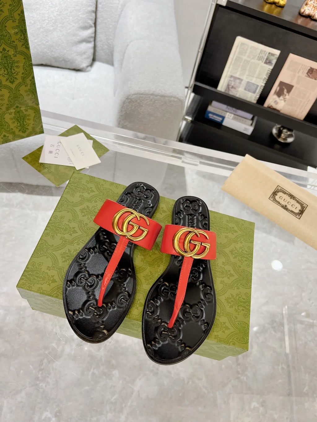 Men and Women Slippers B89550