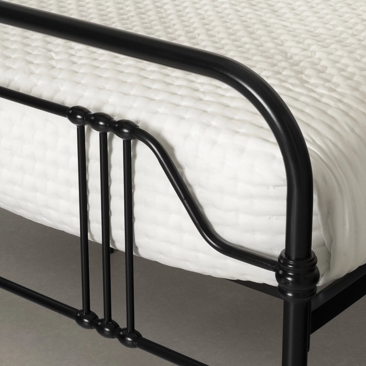 Queen Metal Platform Bed Black Y8617